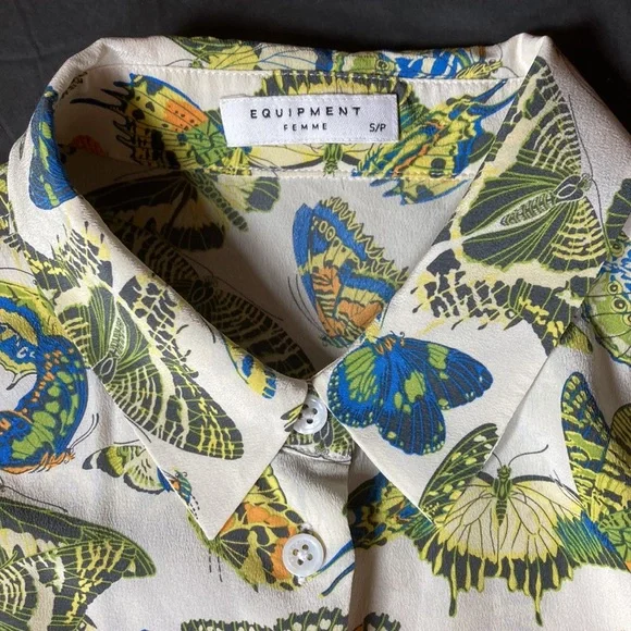 Equipment Femme Silk Butterfly Print Top - Picture 2 of 7